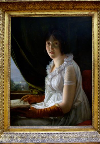 Baron François GERARD. Rome, 1770 - Paris, 1837. Madame Barbier-Walbonne, 1796. Marie-Philipe-Claude Walbonne (1763 - avant 1837) fut la première épouse de peintre Barbier-Walbonne, ami de l'artiste. Venant d'une fenêtre au fond du tableau, voilée par un rideau, la lumière tombe sur le livret les buste du modèle dont le visage est illuminé par un reflet saisissant, à la manière de certains Hollandais.